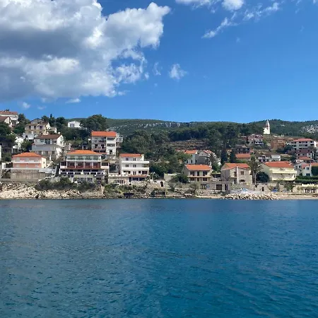 Peronja Jelsa Seafront *