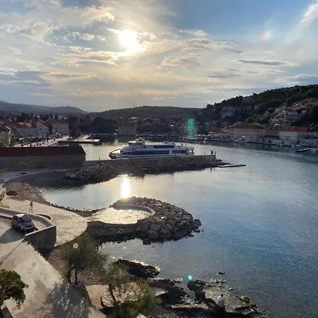 Peronja Jelsa Seafront