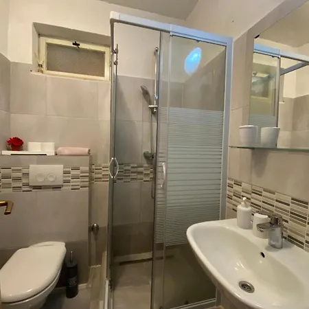 Peronja Jelsa Seafront Apartament *