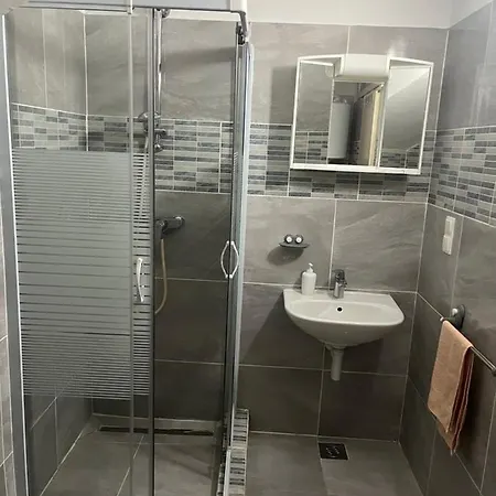 Peronja Seafront Lejlighed