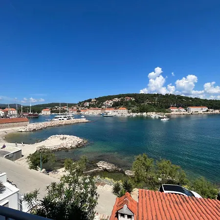 Peronja Jelsa Seafront