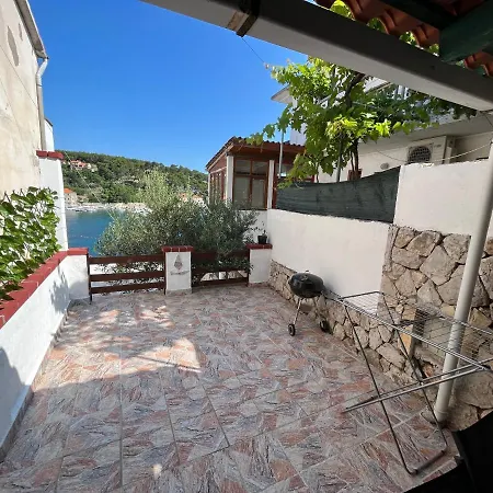 Peronja Seafront * Jelsa (Hvar)