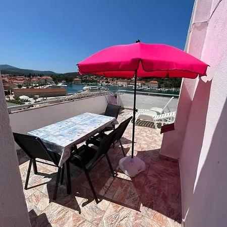 Peronja Seafront * Jelsa (Hvar)