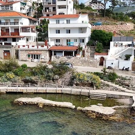 Peronja Jelsa Seafront Apartament