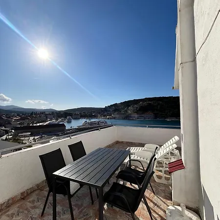 Peronja Seafront Apartmán *