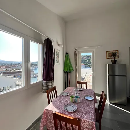 Apartment Peronja Seafront Jelsa (Hvar)