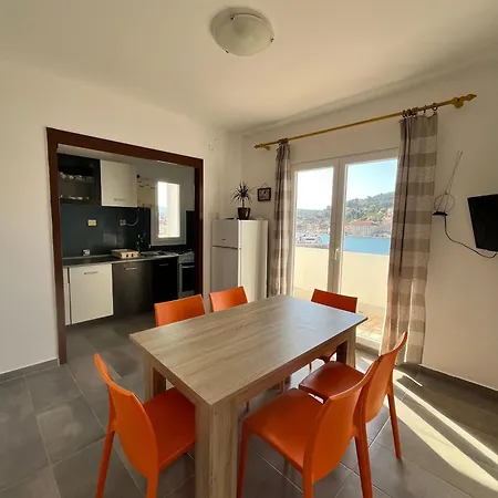 Peronja Seafront * Jelsa (Hvar)