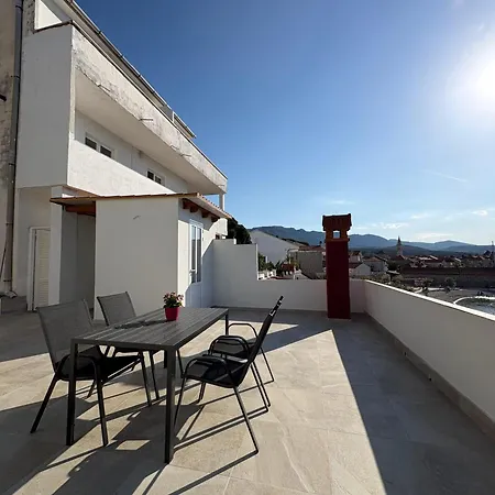 Peronja Seafront Apartmán *