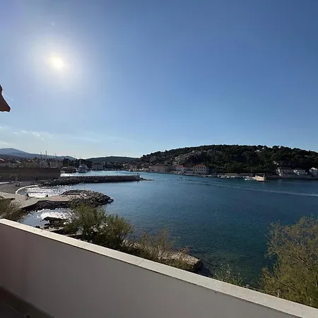 Peronja Seafront Jelsa (Hvar)