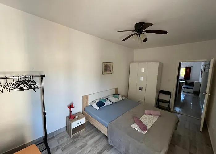 아파트 Peronja Seafront