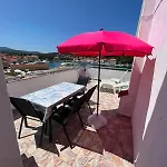 Peronja Seafront * Jelsa (Hvar)