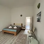 Peronja Seafront Apartmán *
