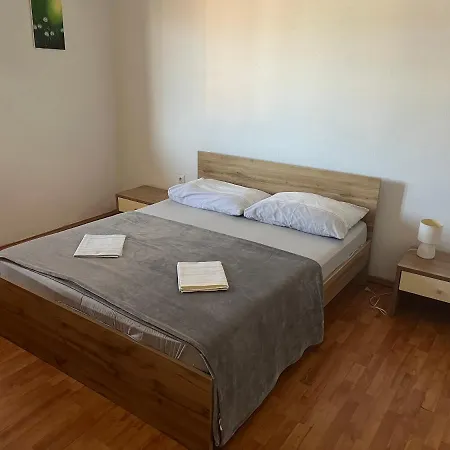 Peronja Jelsa Seafront Apartman *