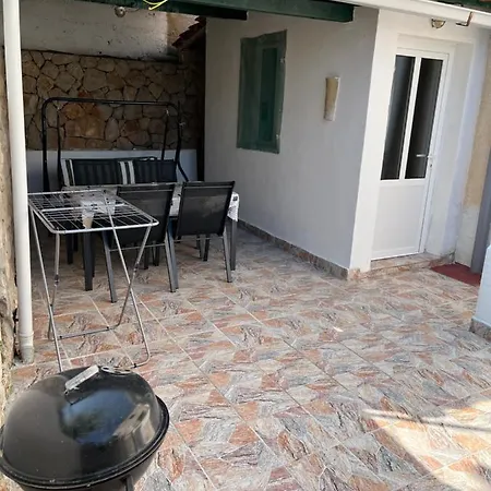 Apartman Peronja Jelsa Seafront *