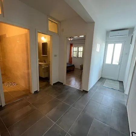 Peronja Jelsa Seafront Apartman *