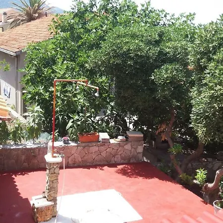 Peronja Jelsa Seafront Apartman