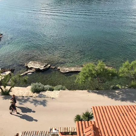 Peronja Jelsa Seafront *